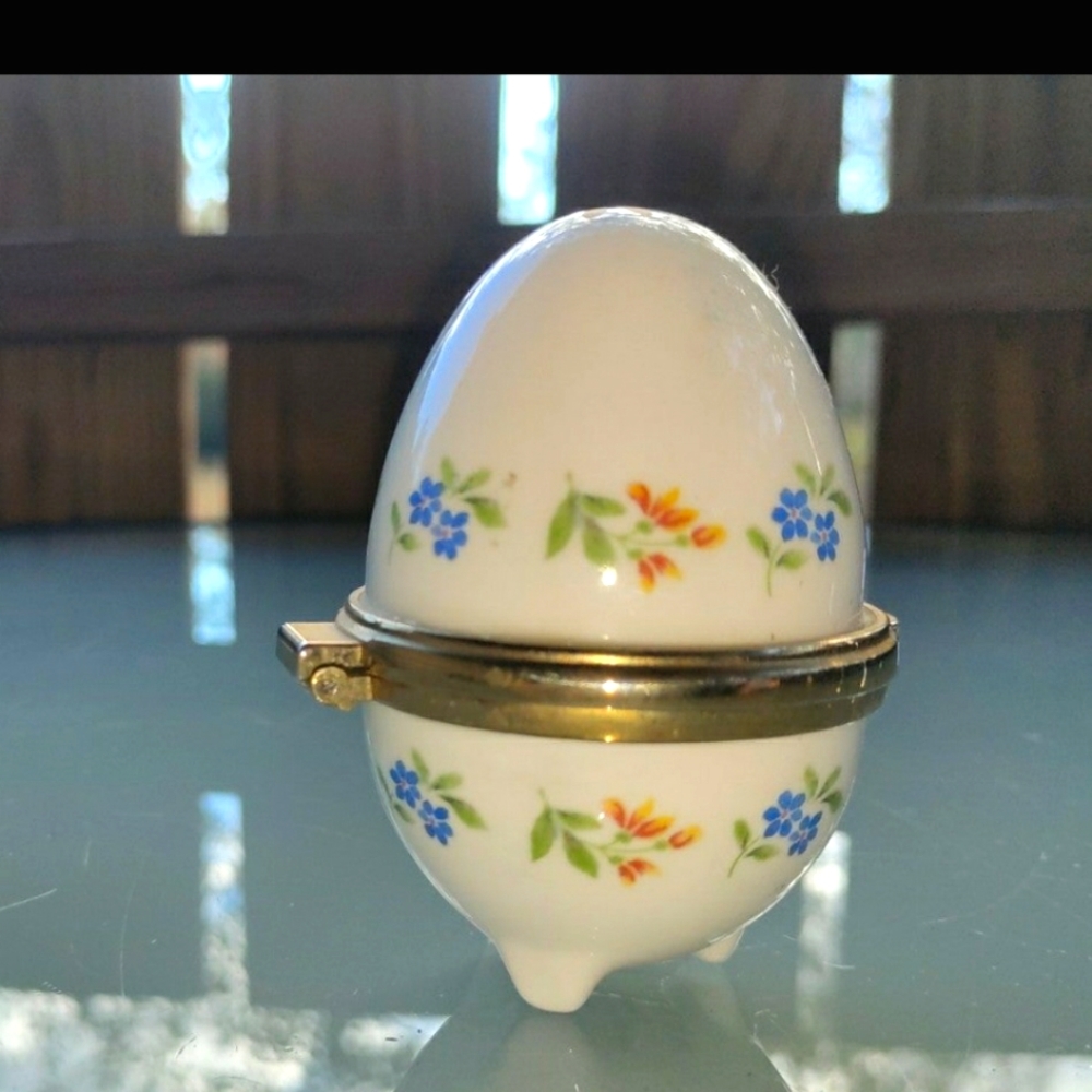 Egg jewelry Holder